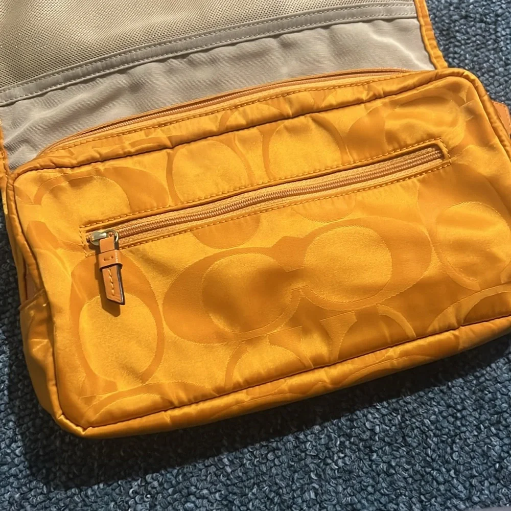 Coach Orange travel, toiletries vacation cosmetic Bag vintage yellow, rare big C - Picture 3 of 13
